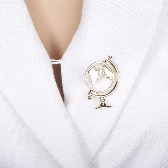 VQ Globe Brooch - Picture 3 of 4